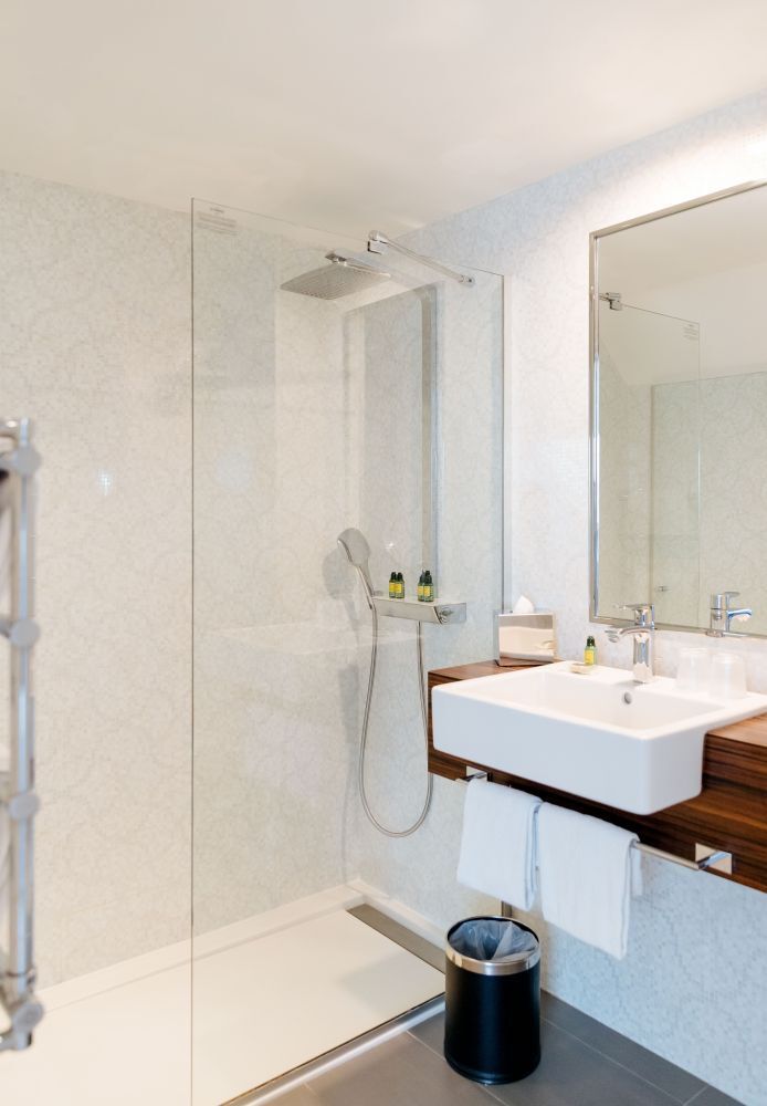 Le Parisis Hotel - Bathroom